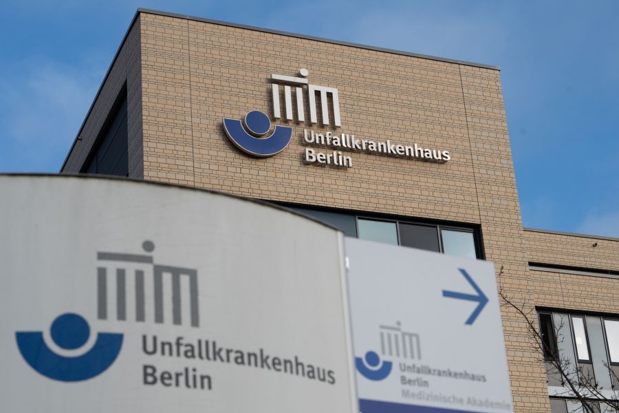 Während ihr Sohn nach der Tragödie mit schweren Verbrennungen in einem deutschen Spital liegt, erhält die Mutter die Kündigung per Telefon. (Symbolbild)