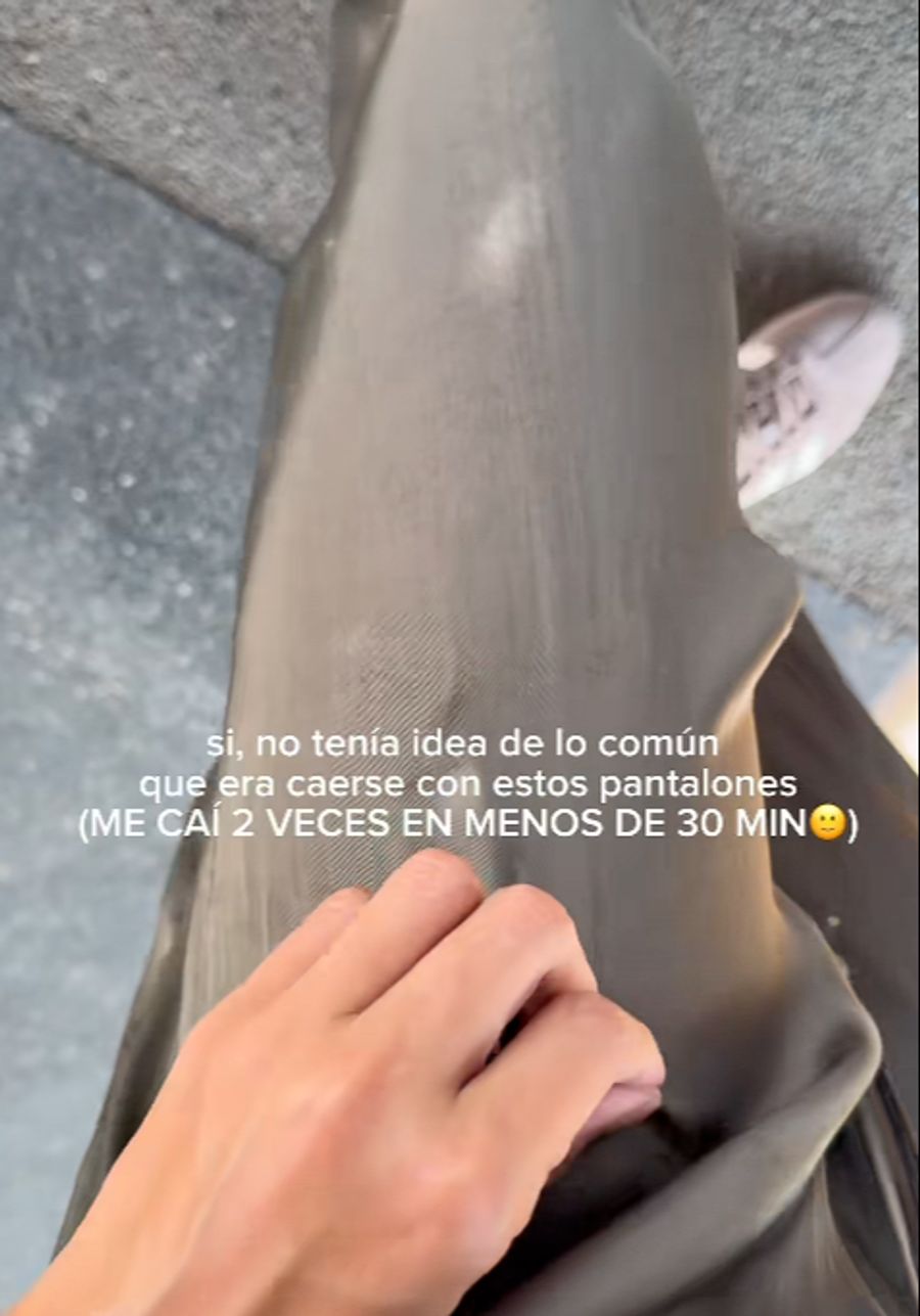 Die Hose selbst ist dahin. Zum Post schreibt Camila: Sie hätte nicht gewusst, dass so viele in diesen Hosen stolpern. Sie selbst sei zwei Mal innert einer halben Stunde gestürzt.