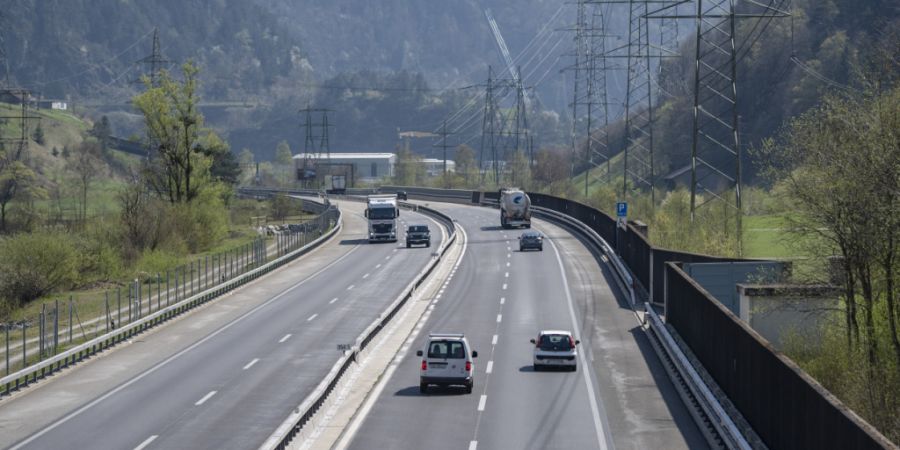 Auf der Gotthardautobahn wurden am Wochenende bei Silenen zwei mutmassliche Raser geblitzt. (Archivbild)