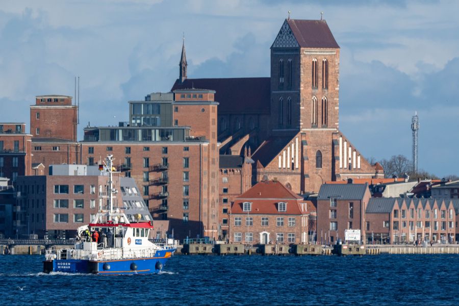 Im Hafen von Wismar wurde ein Wal gesichtet.