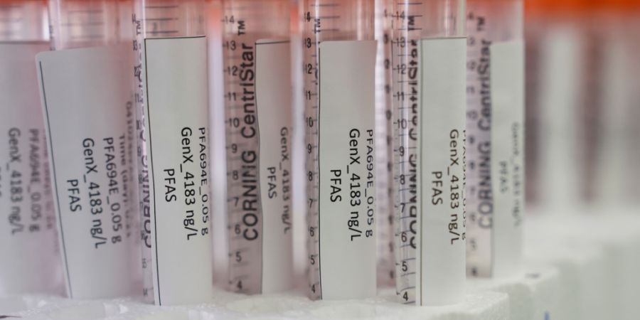 Bauernbetriebe, deren Produkte die PFAS-Höchstwerte nicht einhalten können, sollen mehr Zeit für die Umstellung erhalten. Der Bundesrat hat dazu Vorschläge in eine Vernehmlassung ge...
