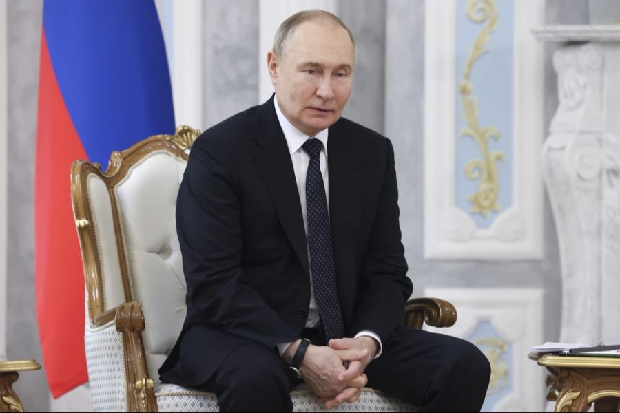 Wladimir Putin machte ihm jedoch einen Strich durch die Rechnung und ernannte Andrej Beloussow zum neuen Verteidigungsminister.