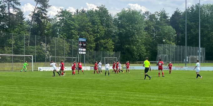 Die vielbeinige Abwehr des Heimteams war nicht erfolgreich zu überwinden. FC Küsnacht Frauen