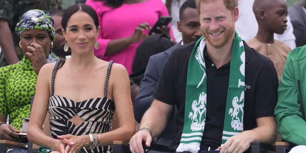 Meghan Markle Zeigt In Nigeria Viel Haut