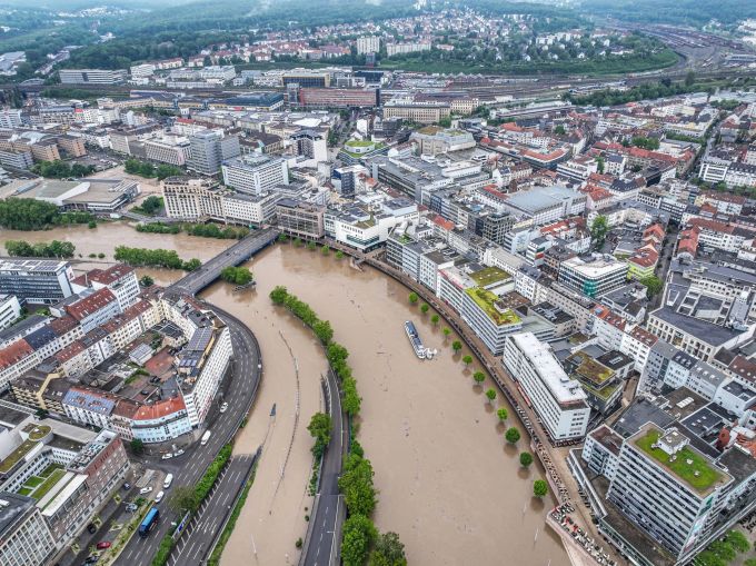 Ein Bundesland im Ausnahmezustand: Heftiger Dauerregen hat im Saarland Überflutungen und Erdrutsche verursacht. Hochwasser