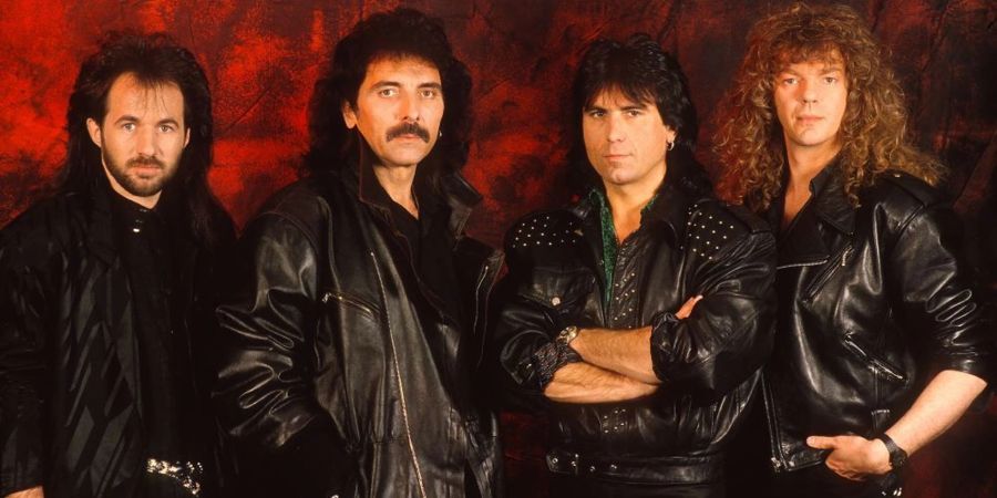 Die Heavy-Metal-Band Black Sabbath im Jahr 1989: Sänger Tony Martin (l-r) neben Gitarrist Tony Iommi, Schlagzeuger Cozy Powell und Bassist Neil Murray.