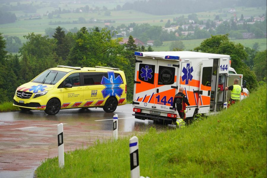 Im Einsatz war unter anderem ein Rettungswagen des Spitals Männedorf.