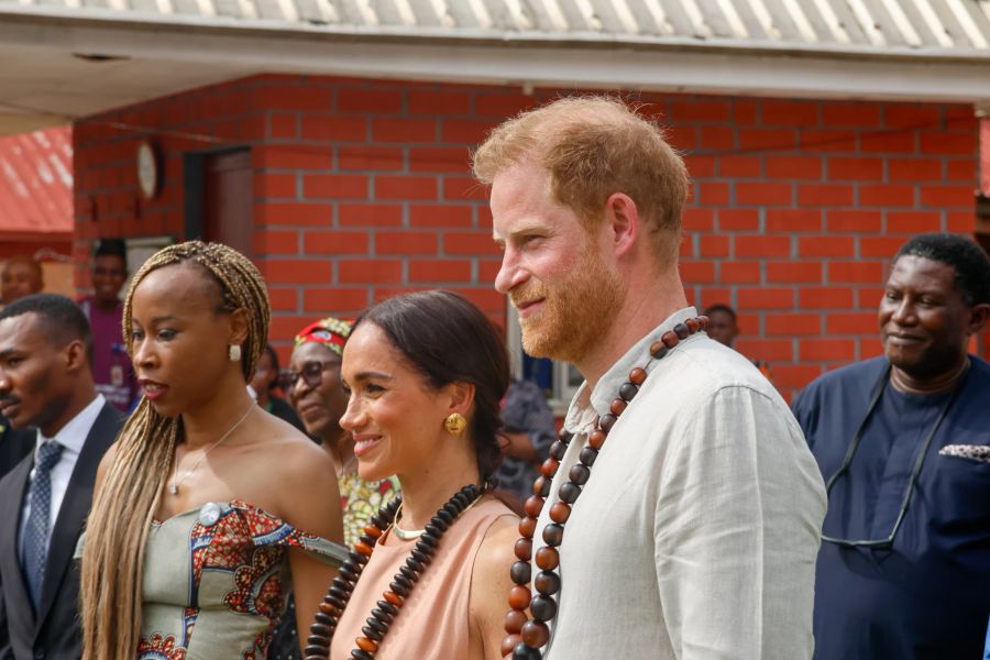 Meghan und Harry beim Besuch einer Schule in Nigeria. Meghan stand auch hier im Mittelpunkt.