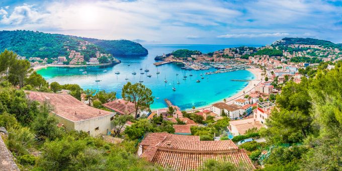 Mallorca besticht mit seinen türkisblauen Buchten. Mallorca