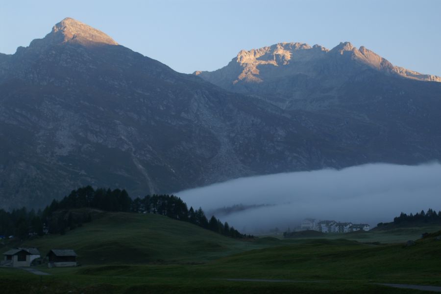 Malojaschlange Oberengadin Nebel