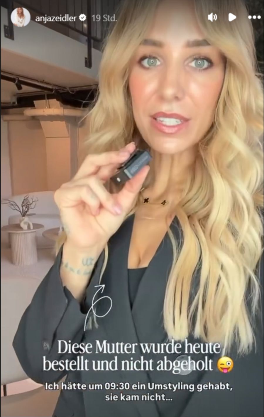 Ärgerlich: Anja Zeidlers Umstyling-Kundin sagt kurz vor ihrem Termin ab.