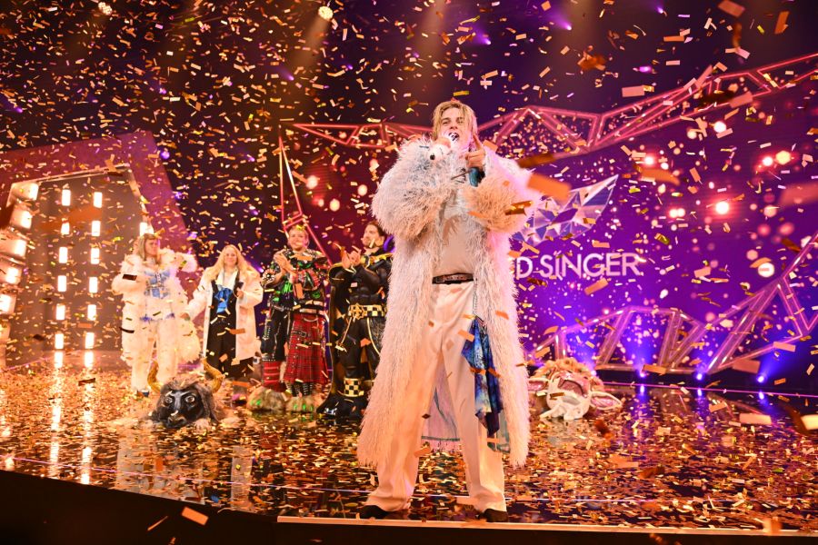 Konfetti für Vincent Gross: Als Fernando El Toro setzt sich der Sänger im Finale von «The Masked Singer» durch.