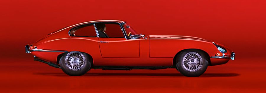Designvorlage: Bei seiner Weltpremiere 1961 auf dem Genfer Auto-Salon stahl der Jaguar E-Type der gesamten Konkurrenz die Show.