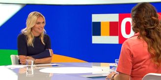 Nach Reitunfall - SRF-Fetscherin mit Arm-Gips zurück im EM-Studio Nach Reitunfall - SRF-Fetscherin mit Arm-Gips zurück im EM-Studio