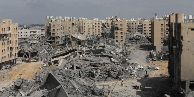 Die israelische Armee hat nach eigenen Angaben einen neuen Militäreinsatz in Chan Junis begonnen. Die israelische Armee hat nach eigenen Angaben einen neuen Militäreinsatz in Chan Junis begonnen.
