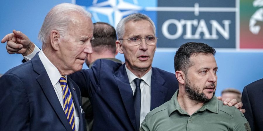 Joe Biden, Jens Stoltenberg und Wolodymyr Selenskyj (l-r)