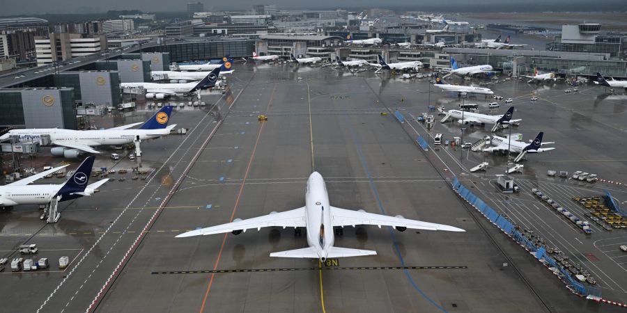 Am Flughafen Frankfurt kommt es derzeit zu erheblichen Problemen. (Archivbild)