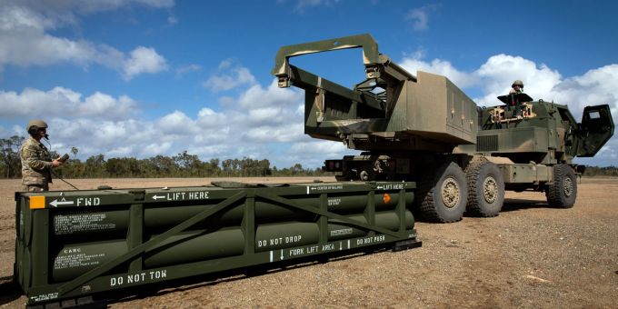 Die Ukraine bekommt ein neues Militärpaket aus Washington - unter anderem mit Munition für das Artillerieraketensystem Himars. (Archivbild). Ukraine Militärhilfe