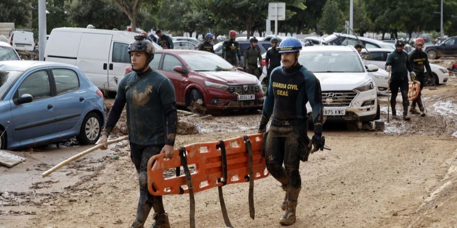 Die Zahl der durch das Unwetter in Spanien verstorbenen Personen steigt auf über 200.