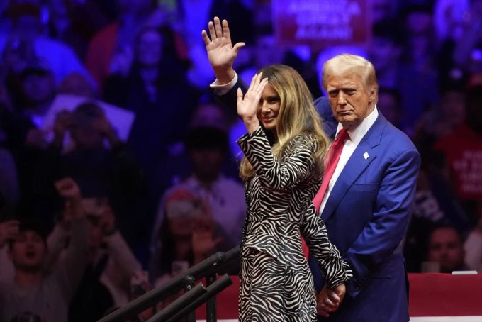 Neben Musk hielt auch Trumps Ehefrau Melania eine Rede und lobte die „kreative Energie“ der Stadt. melania