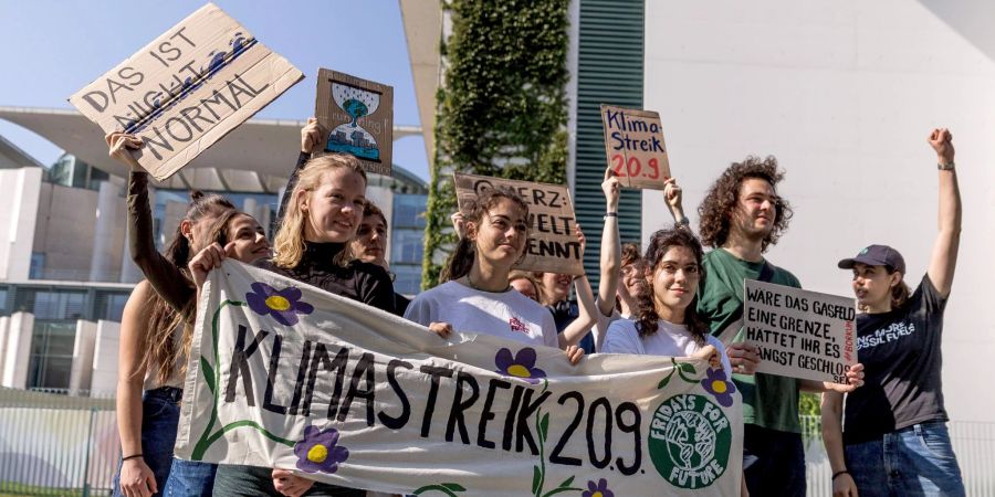 Wollen am Freitag in mehr als 100 Orten auf die Strasse gehen: Klimaschützer von Fridays for Future.