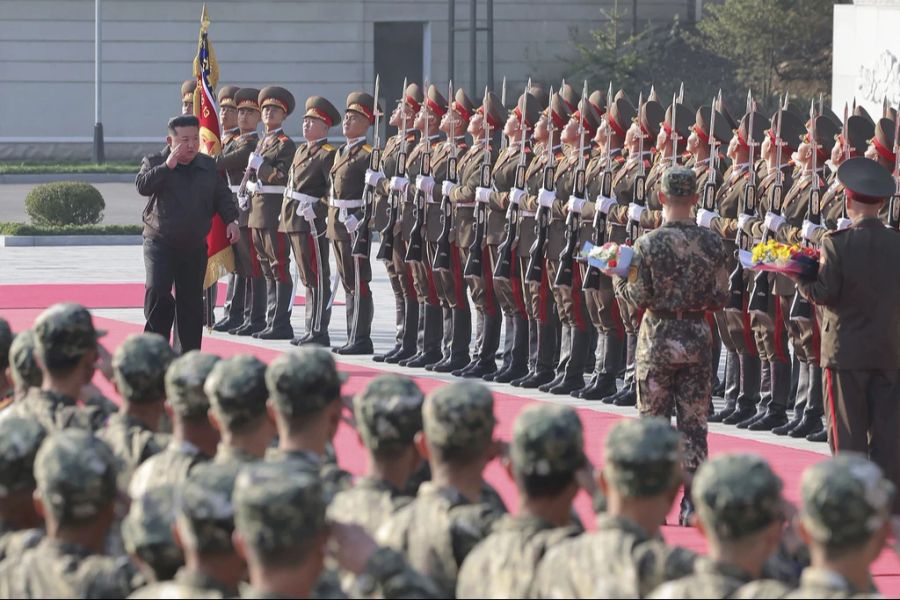 Kim Jong-un nimmt Mitte Oktober an einer Militärparade teil.