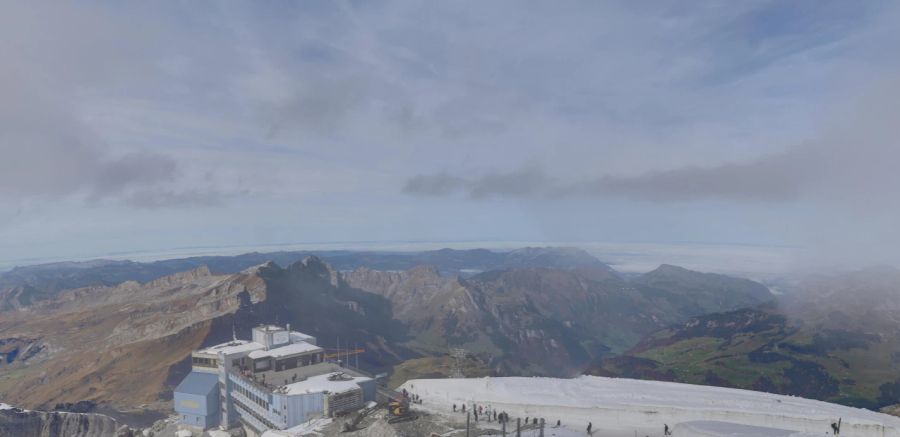 Viele Städter flüchteten vor dem Nebel in die Berge. Hier die Sicht vom Titlis. (20.10.24, 14 Uhr)