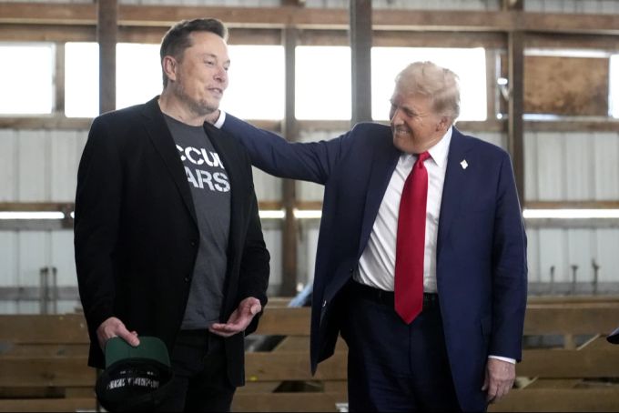Elon Musk sieht vor, die Staatsausgaben um rund zwei Billionen US-Dollar zu kürzen. Trump Elon