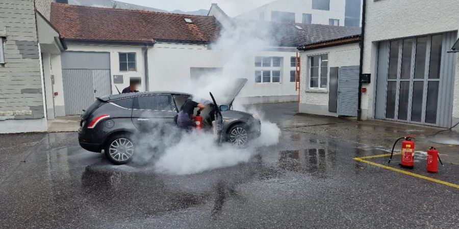 Fahrzeugbrand in Oberurnen.