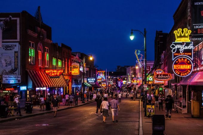 Legendär: die Beale Street in Memphis. Beale Street in Memphis.