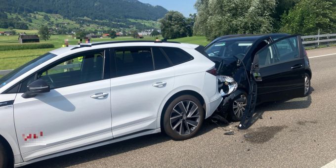 Auffahrkollisionen auf der A3 in Bilten. Auffahrkollisionen auf A3