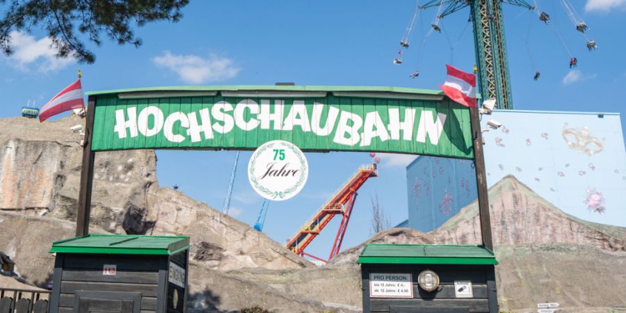 Blick auf die Achterbahn «Wiener Hochschaubahn» im Prater, bei der mehrere Menschen bei einem Unfall verletzt worden sind. Foto: Georg Hochmuth/APA/dpa