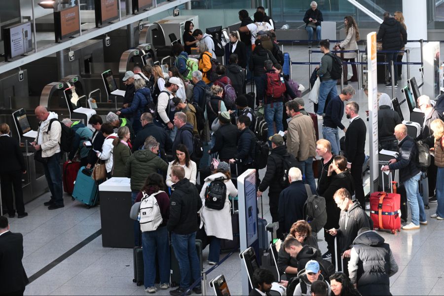 Die Reiselust von Schweizerinnen und Schweizern bleibt trotz der unsicheren geopolitischen Lage ungebrochen.