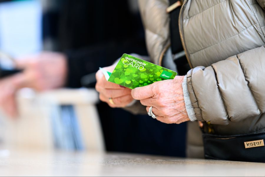 Sie sagt: «Viele Konsumentinnen und Konsumenten gehen davon aus, dass ein Gutschein nach dem aufgedruckten Ablaufdatum ungültig ist.» (Symbolbild)