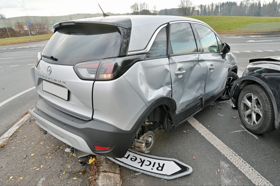 Zwei Personen mussten verletzt ins Spital gebracht werden.