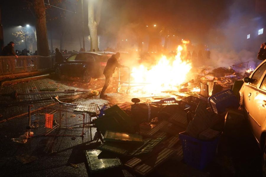 Die Proteste richteten sich gegen die Räumung des Kulturzentrums Askatasuna kurz vor Weihnachten, das in Turin über Jahrzehnte hinweg ein Treffpunkt der linken Szene war.