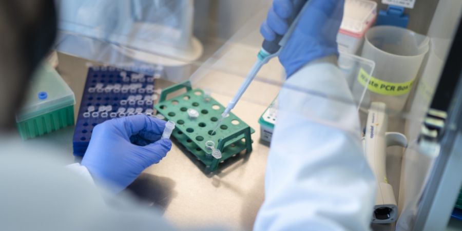 Im Abwasser lesen Forschende der Eawag Daten zu zahlreichen Viren und Substanzen ab. (Archivbild)