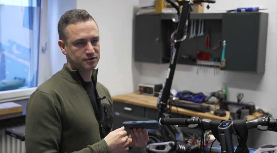 Guilhem Gobillion, Mitgründer von «Kissmywheels», sagt: Zwei Drittel seiner Kunden kaufen Trottis, die über 20 Km/h fahren.