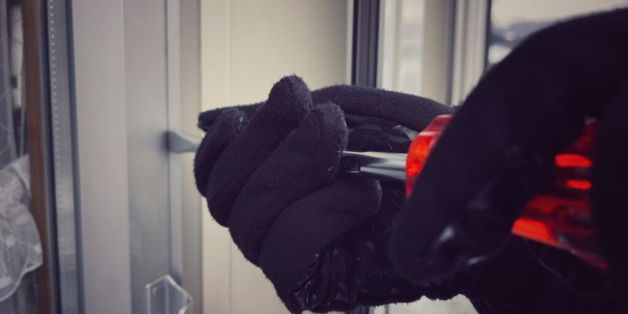 Wer rund um den Karfreitag in die Appenzeller Volksbibliothek eingebrochen ist und dort Bargeld gestohlen hat, war am Samstag noch unklar. (Symbolbild)