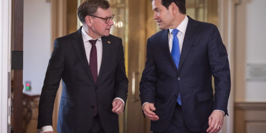 Nach dem Treffen mit US-Aussenminister Marco Rubio (rechts) dringt der deutsche Aussenminister Johann Wadephul (links) auf schärfere EU-Sanktionen gegen den Iran. (Archivbild)