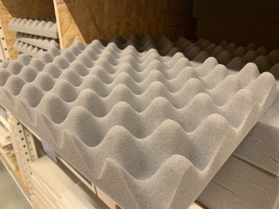 Die Baumarktkette Jumbo hat den Akustikschaum mit einem Warnhinweis versehen.