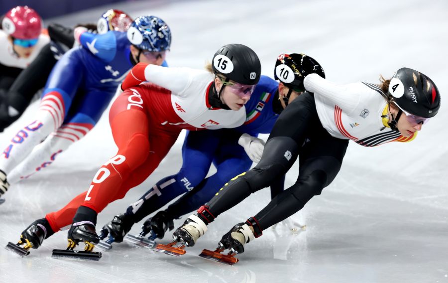 Mittlerweile geht es der Shorttrackerin besser. Sie wurde operiert und grüsst ihre Fans aus dem Spital.