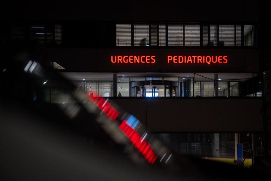 Die 15-Jährige wolle wieder zurück in die Schule, müsse zuerst aber wieder essen können.