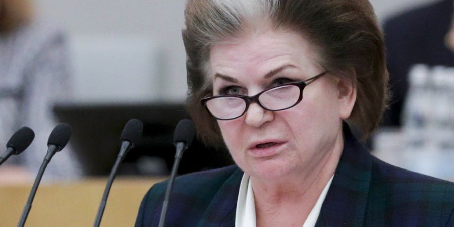 HANDOUT - Valentina Tereschkowa, Abgeordnete und erste Frau im Weltall, äußert sich während einer Sitzung vor der Abstimmung über Verfassungsänderungen in der Staatsduma. Foto: Unc...