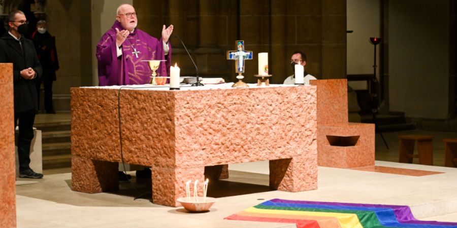 ARCHIV - Der Münchner Erzbischof, Kardinal Reinhard Marx, hält einen Queer-Gottesdienst (Archivbild). Foto: Tobias Hase/dpa