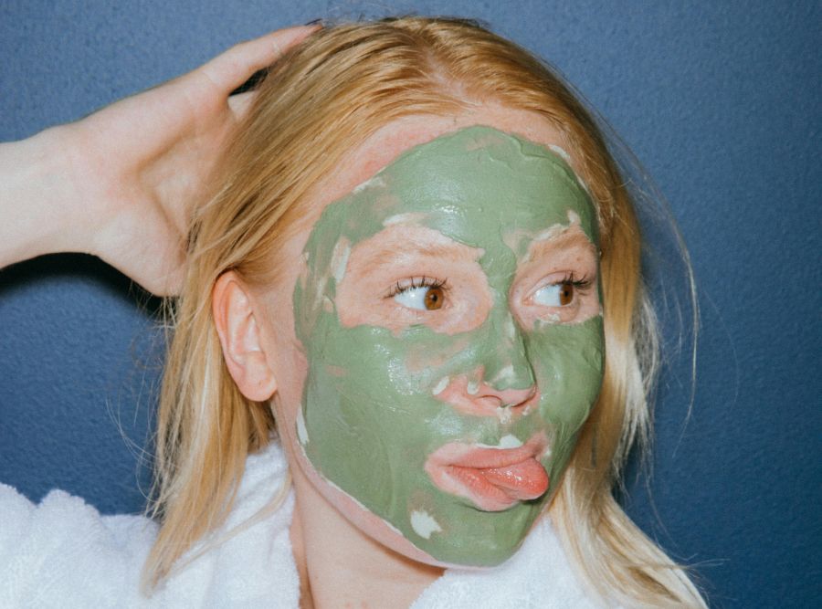 Auch aus dermatologischer Sicht sind Gesichtsmasken auf Flugreisen «überflüssig». (Symbolbild)