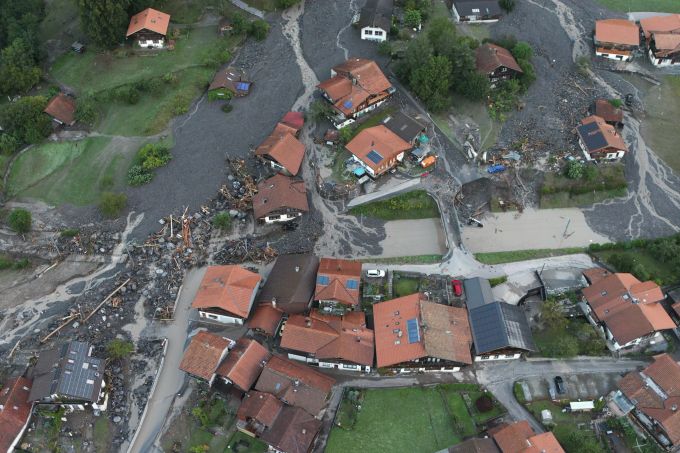 Diese Drohnenaufnahme zeigt das zerstörte Dorf Brienz BE nach dem Unwetter. Brienz Unwetter