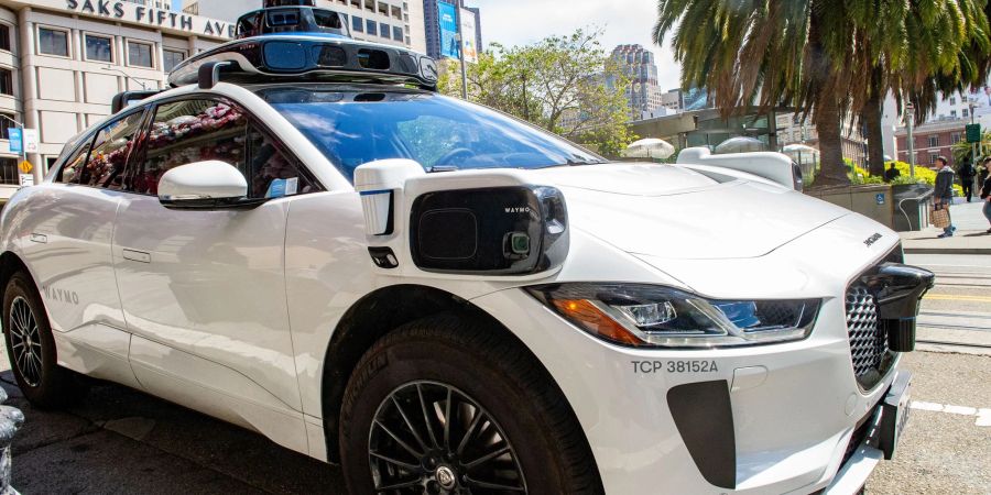 Waymos Robotaxis reagierten mit Hupen, wenn ein ihnen ein anderes Auto zu nahe kommt. Doch auf einen Parkplatz hupten sich die selbstfahrenden Autos gegenseitig an. (Archivbild)