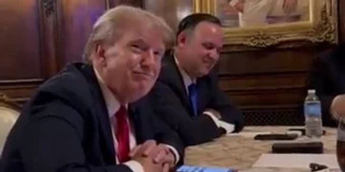 Inti mit Musk - «Lispelnder» Donald Trump verwirrt die Zuhörer