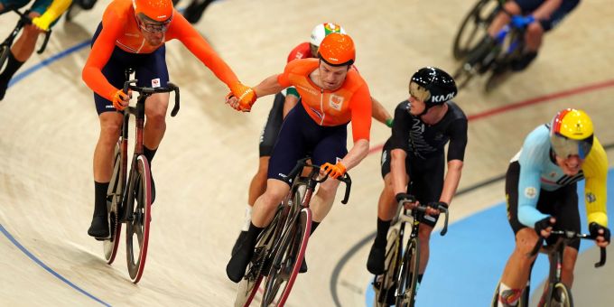 Die Niederländer Jan Willem van Schip (l) und Yoeri Havik und im Madison-Finale der Männer. Olympia 2024
